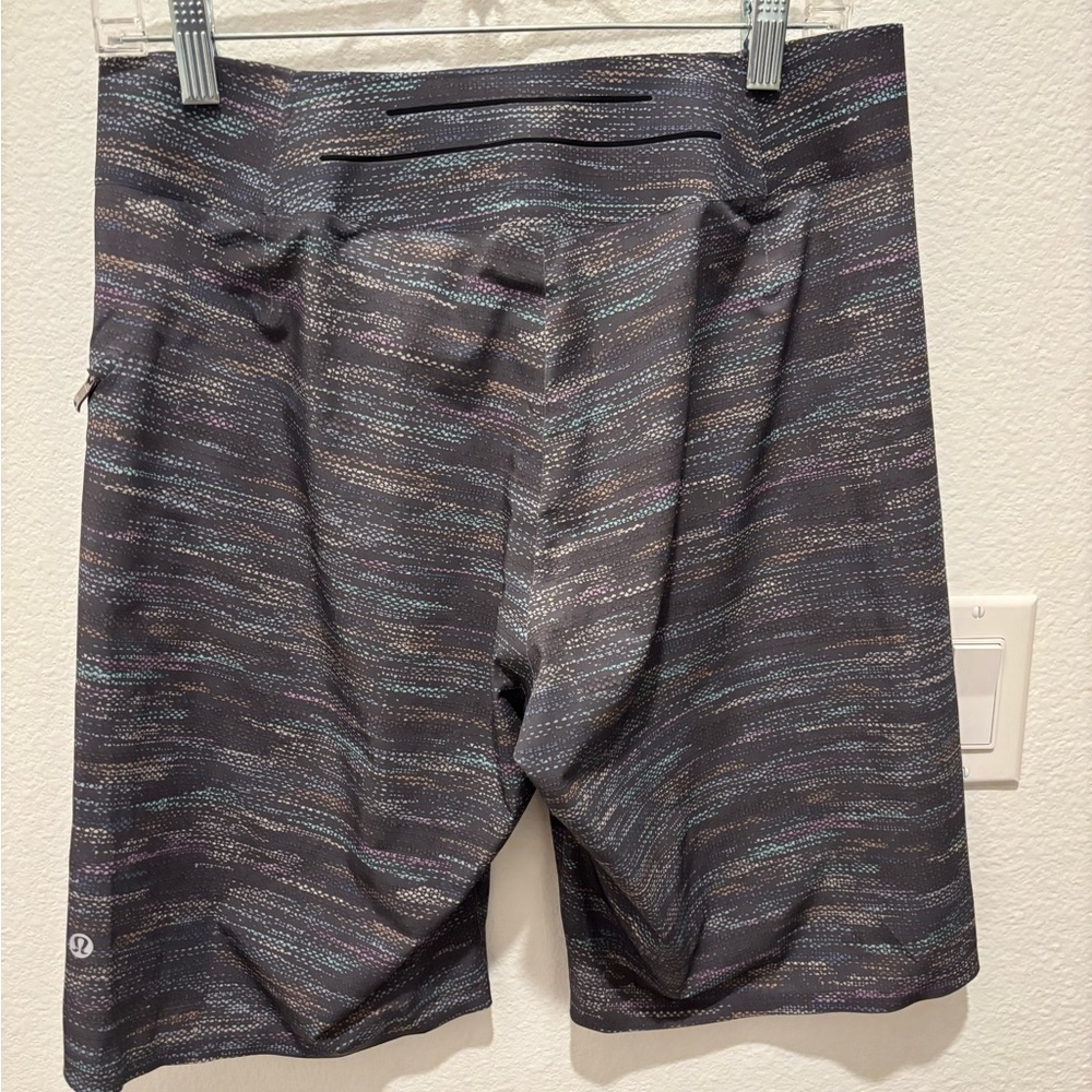 Lululemon Men's Swim Board Shorts with Red Accents Size 30 - Picture 5 of 12